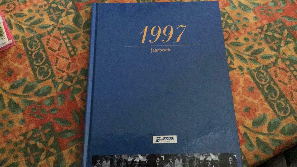 Artis historia jaarboek 1997(j), Boeken, Ophalen of Verzenden, Gelezen, Artis