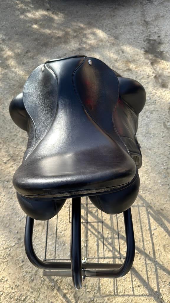 Dressuurzadel VB, 17,5 inch, Dieren en Toebehoren, Ophalen, Zo goed als nieuw
