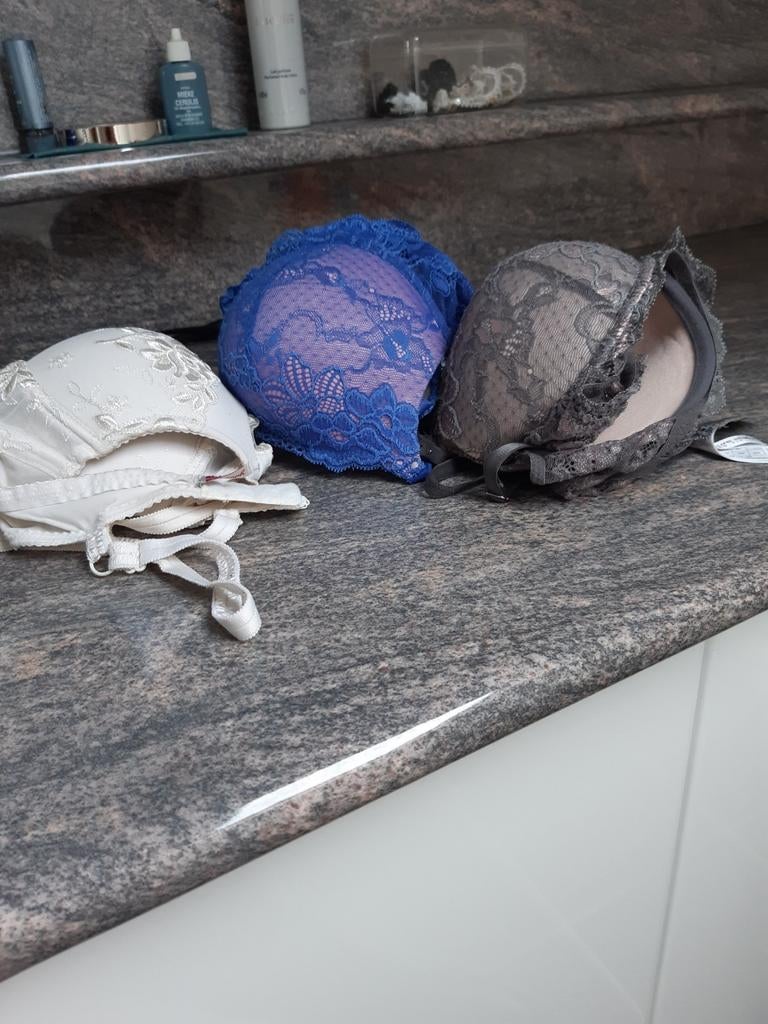 3 soutiens-gorge : beige, bleu et gris., Enlèvement ou Envoi, Bleu, Soutien-gorge