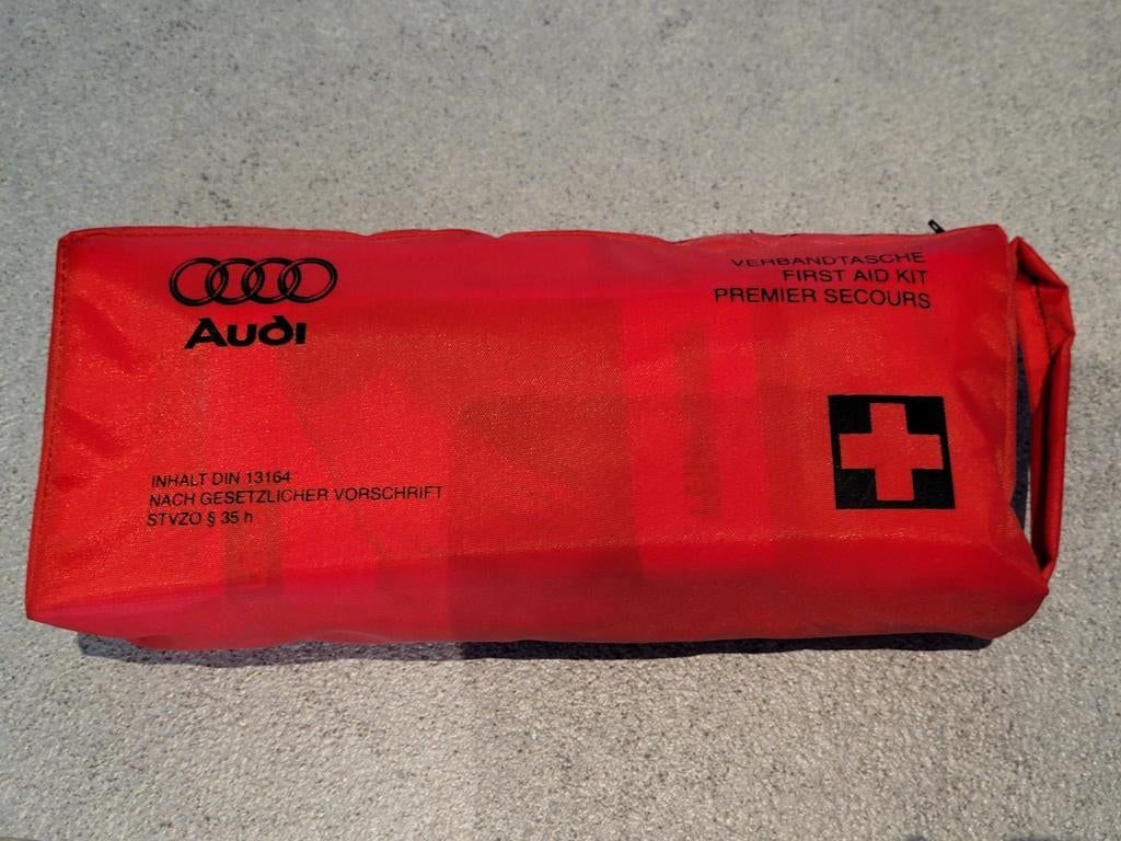 Originele ongebruikte verbanddoos uit audi tt mk1, Enlèvement ou Envoi, Neuf, Audi