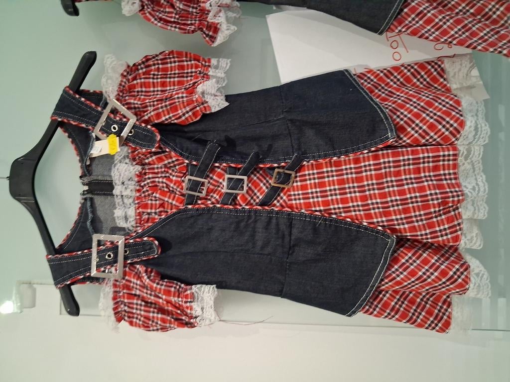 Tiroler kleedjes 8 / 10 jaar en 12 jaar., Ophalen, Zo goed als nieuw