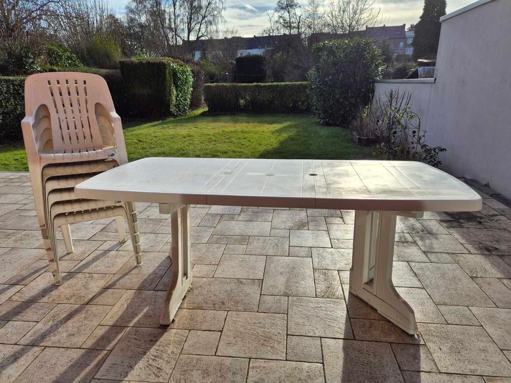 Table + 6 chaises extérieures, Utilisé
