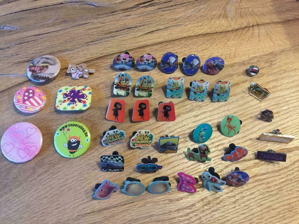 Lot/39 pins oa Disney, Pixar, Avinor, Nsb, Abad, Kbr…., Ophalen of Verzenden, Zo goed als nieuw, Overige onderwerpen, Speldje of Pin