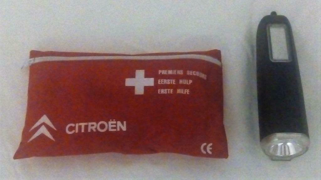 Citroën trousse de secours et lampe de coffre, Autos : Pièces & Accessoires, Enlèvement, Utilisé, Citroën