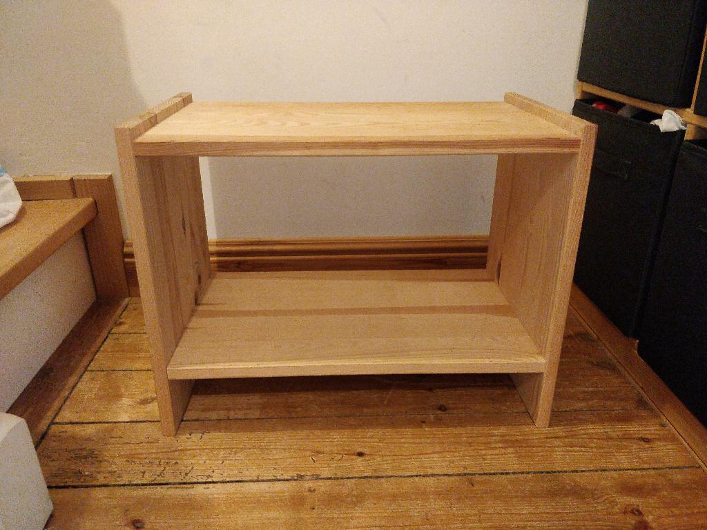 Twee houten nachtkastjes, Ophalen, Gebruikt, 45 tot 65 cm, Minder dan 55 cm