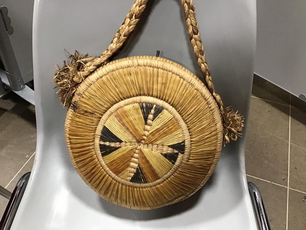 Sac africain - datant  des années 50, Utilisé, Rond, Panier