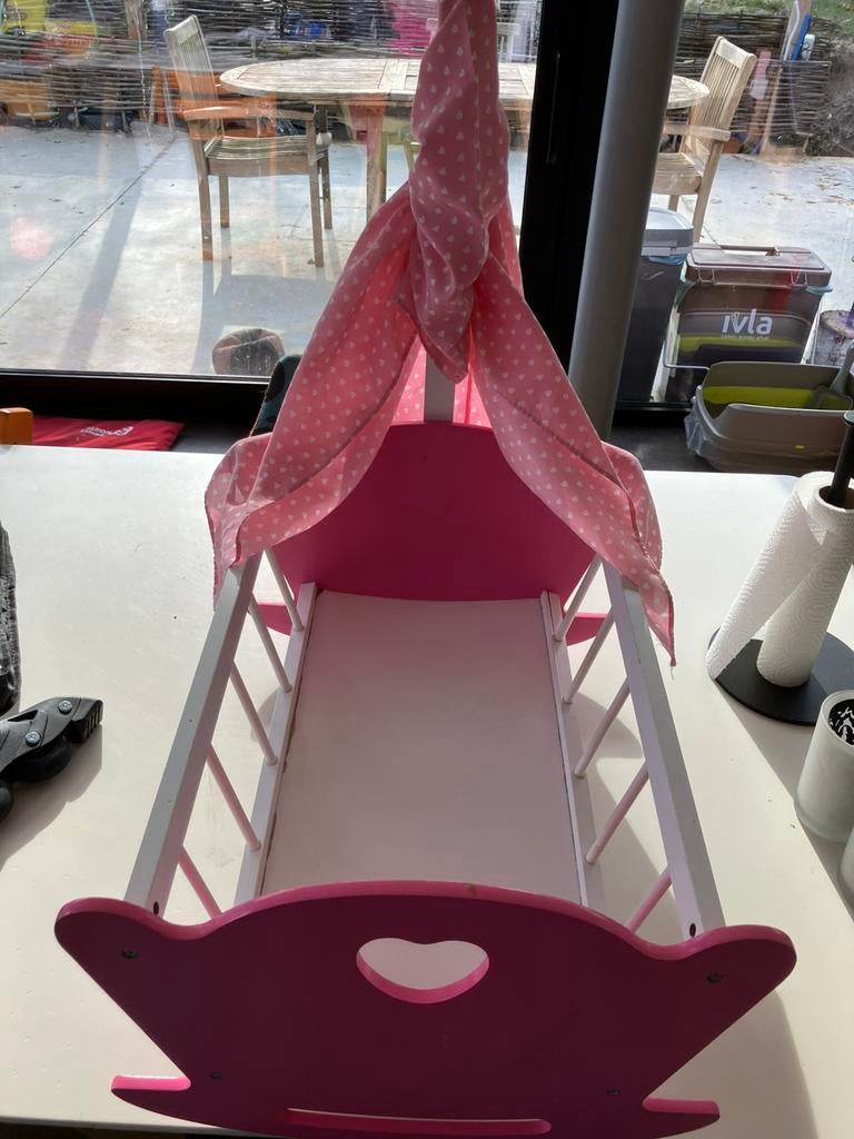 Poppenbedje met schade, Enlèvement, Utilisé