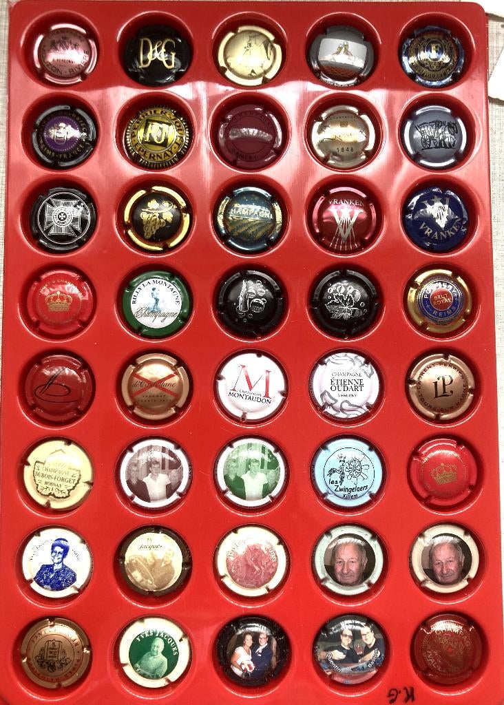150 Champagnecapsules Waarvan 100 verschillende, Ophalen of Verzenden