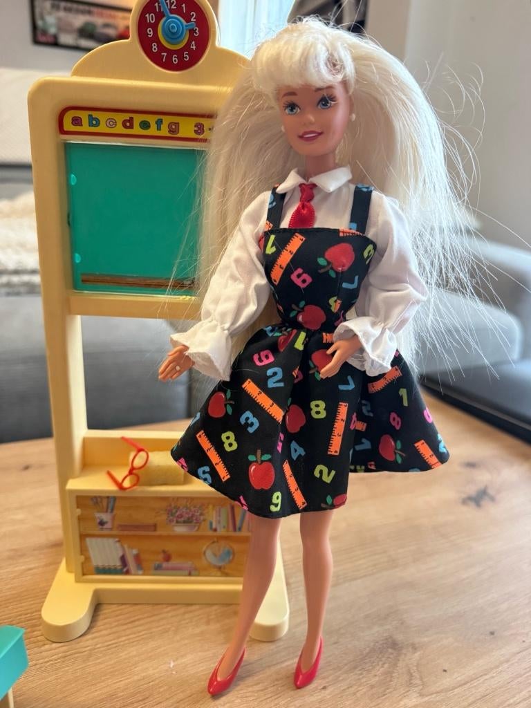 Barbie Maîtresse d’école – Mattel 14062 (1995), Collections, Envoi, Comme neuf, Poupée