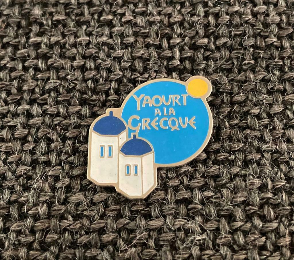PIN - YAOURT A LA GRECQUE - GREECE - GRECE, Envoi, Utilisé, Marque, Insigne ou Pin's