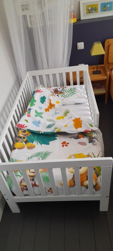 Kinderbedje met schuif, verschillende lakentjes,matras,donsd, Ophalen, Matras