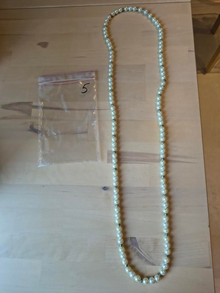 lange parelketting, Handtassen en Accessoires, Ophalen of Verzenden, Zo goed als nieuw, Overige kleuren, Overige materialen