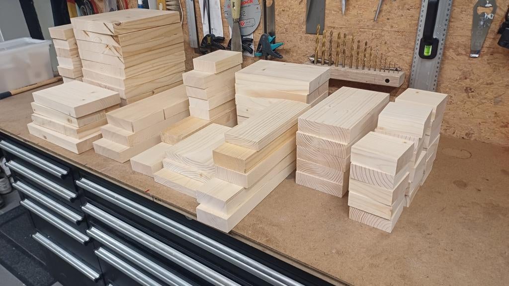 Bois d'épicéa raboté, différentes dimensions, neuf, Bricolage & Construction, Bois & Planches, Enlèvement ou Envoi, Comme neuf