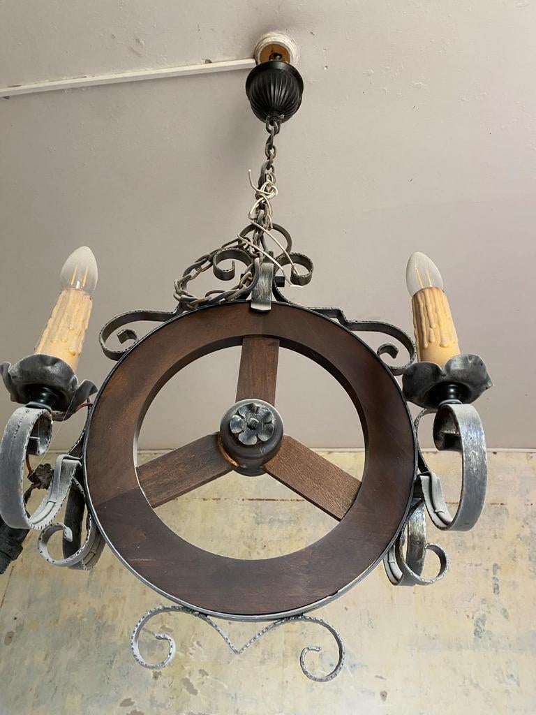 Antieke houten en smeedijzeren kroonluchter uit het genre va, Ophalen, Gebruikt, Hout
