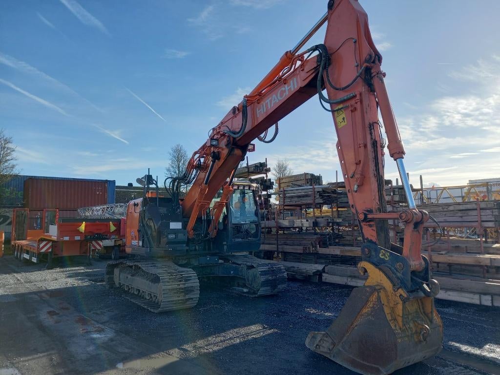 Hitachi 225 USLC, Zakelijke goederen, Ophalen, Graafmachine