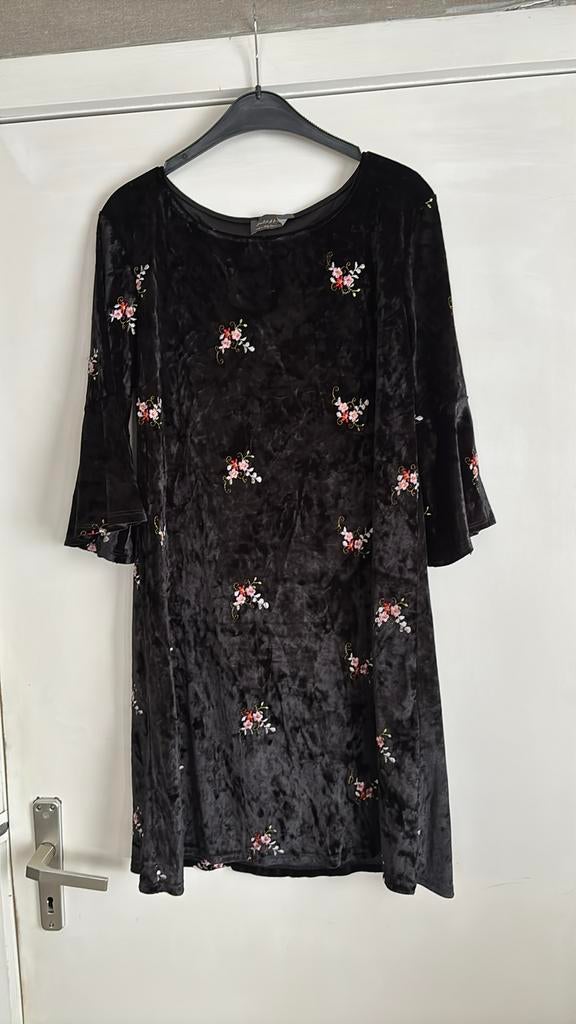 Amelie Amelie zwart fluweel met geborduurde bloemen large, Kleding | Dames, Ophalen of Verzenden, Zo goed als nieuw, Zwart
