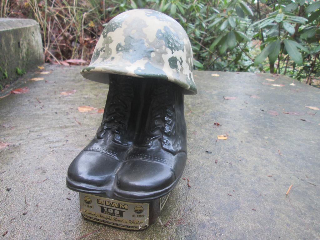 1976 Jim Beam reclame object vietnamoorlog helm schoenen.TOP, Verzamelen, Ophalen of Verzenden
