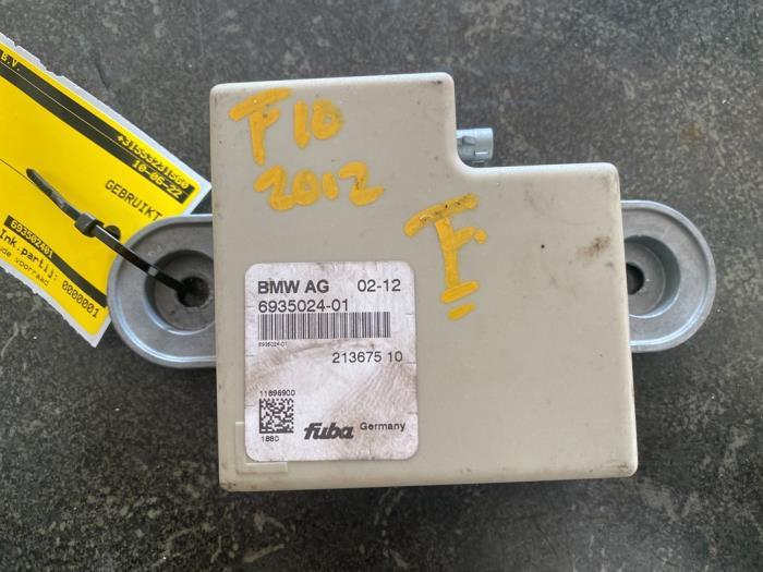 Antenne amplificateur d'un BMW 5-Serie, Autos : Pièces & Accessoires, Électronique & Câbles, BMW, Utilisé, 3 mois de garantie