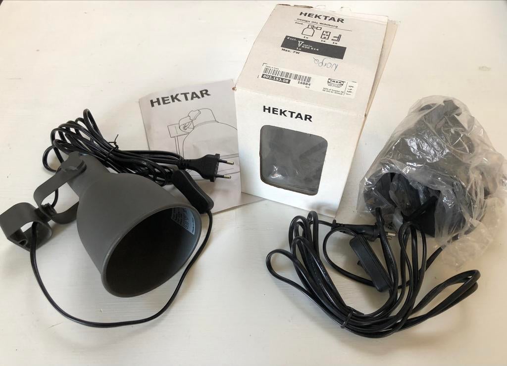 IKEA HEKTAR spot donkergrijs: wandspot / klemspot, Huis en Inrichting, Ophalen of Verzenden, Nieuw, Metaal of Aluminium, Plafondspot of Wandspot