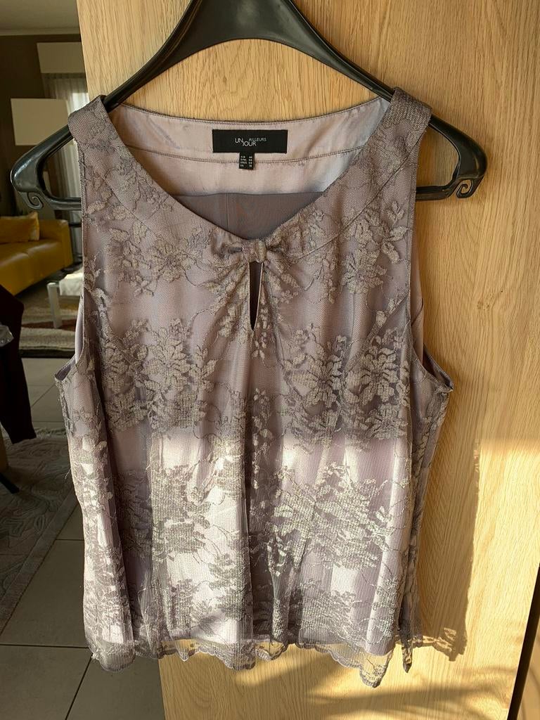 Ensemble de fête en dentelle et satin lilas/mauve M44/46, Enlèvement, Comme neuf, Taille 42/44 (L)