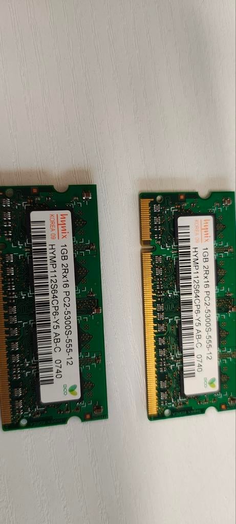 2 x Hynix 1Gb ram DDR2 pour portable, Ophalen of Verzenden, DDR2, Laptop, Gebruikt