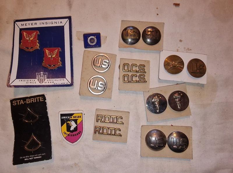 Lot Militaria te koop, Verzamelen, Ophalen of Verzenden, Landmacht, Embleem of Badge