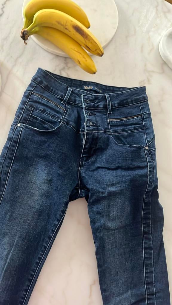 Jeans 38 M taille haute clair ou foncé, Neuf