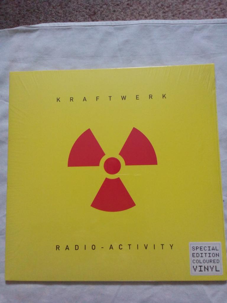 Kraftwerk - Radio-activity, Enlèvement ou Envoi, Comme neuf, 12 pouces, Alternatif