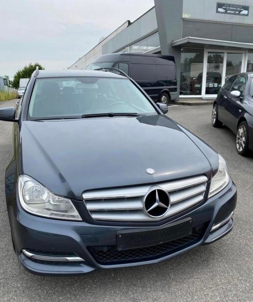 Mercedes-benz c200   Diesel 2.2 cdi  100kw 136pk  13/04/2013, Automaat, Euro 5, Zwart, Blauw