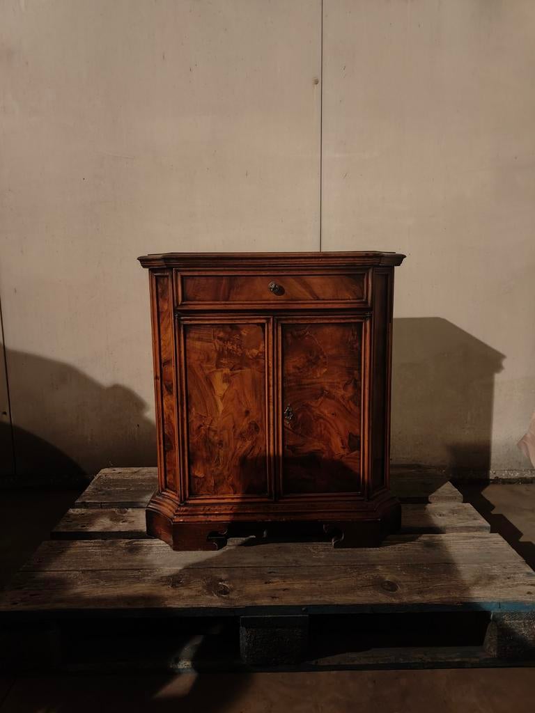 Authentiek Biedermeier kastje in notenhout (19e eeuw), Ophalen
