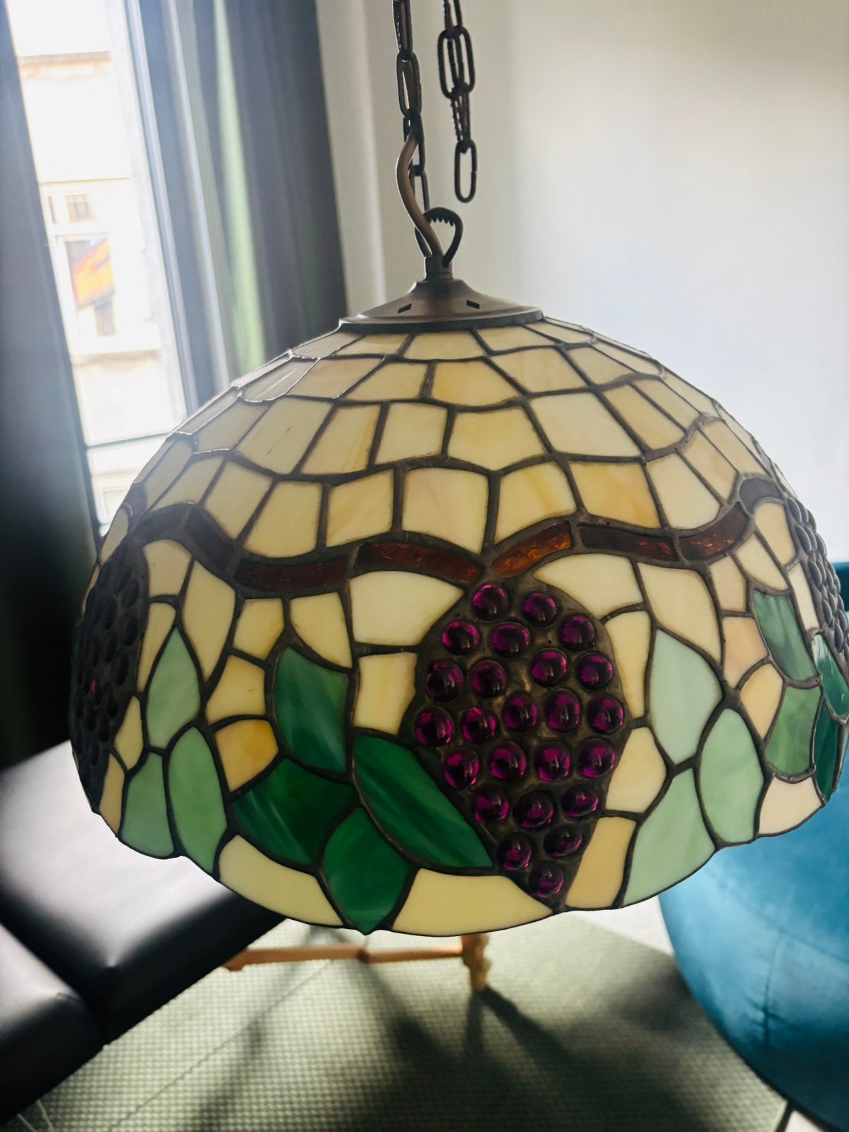 Tiffany hanglamp met druivenmotief – glas-in-lood – vintage, Huis en Inrichting, Lampen | Hanglampen, Ophalen, Zo goed als nieuw
