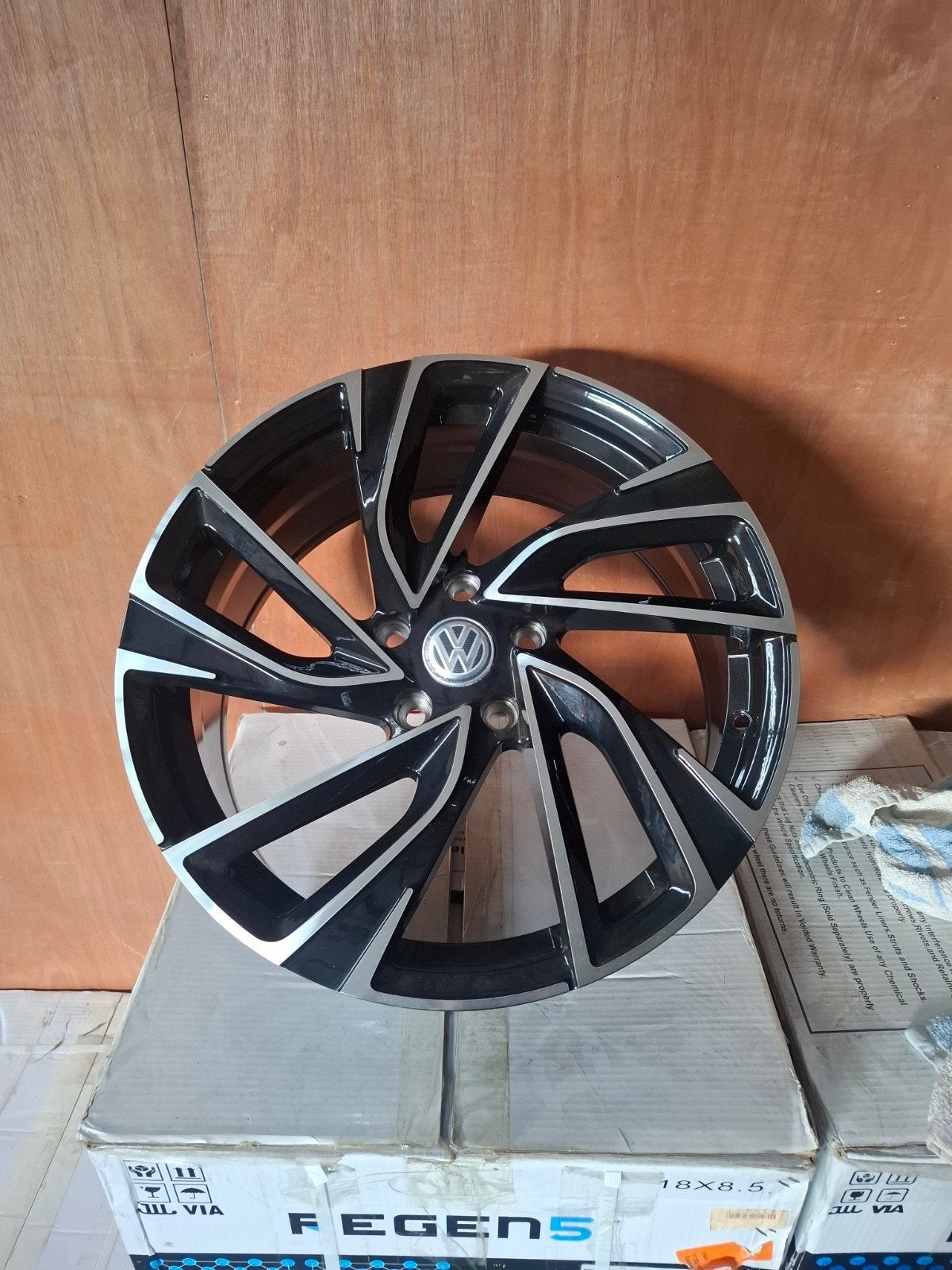 Nieuwe 18 Inch VW Velg - Zwart / Polished, Auto-onderdelen, Overige Auto-onderdelen, Ophalen, Volkswagen