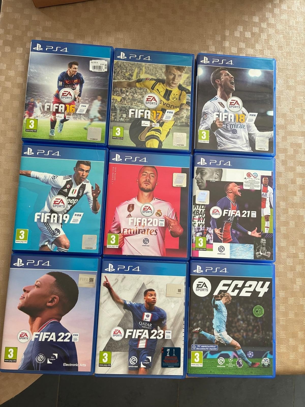 FIFA 16-24 PS4, Ophalen