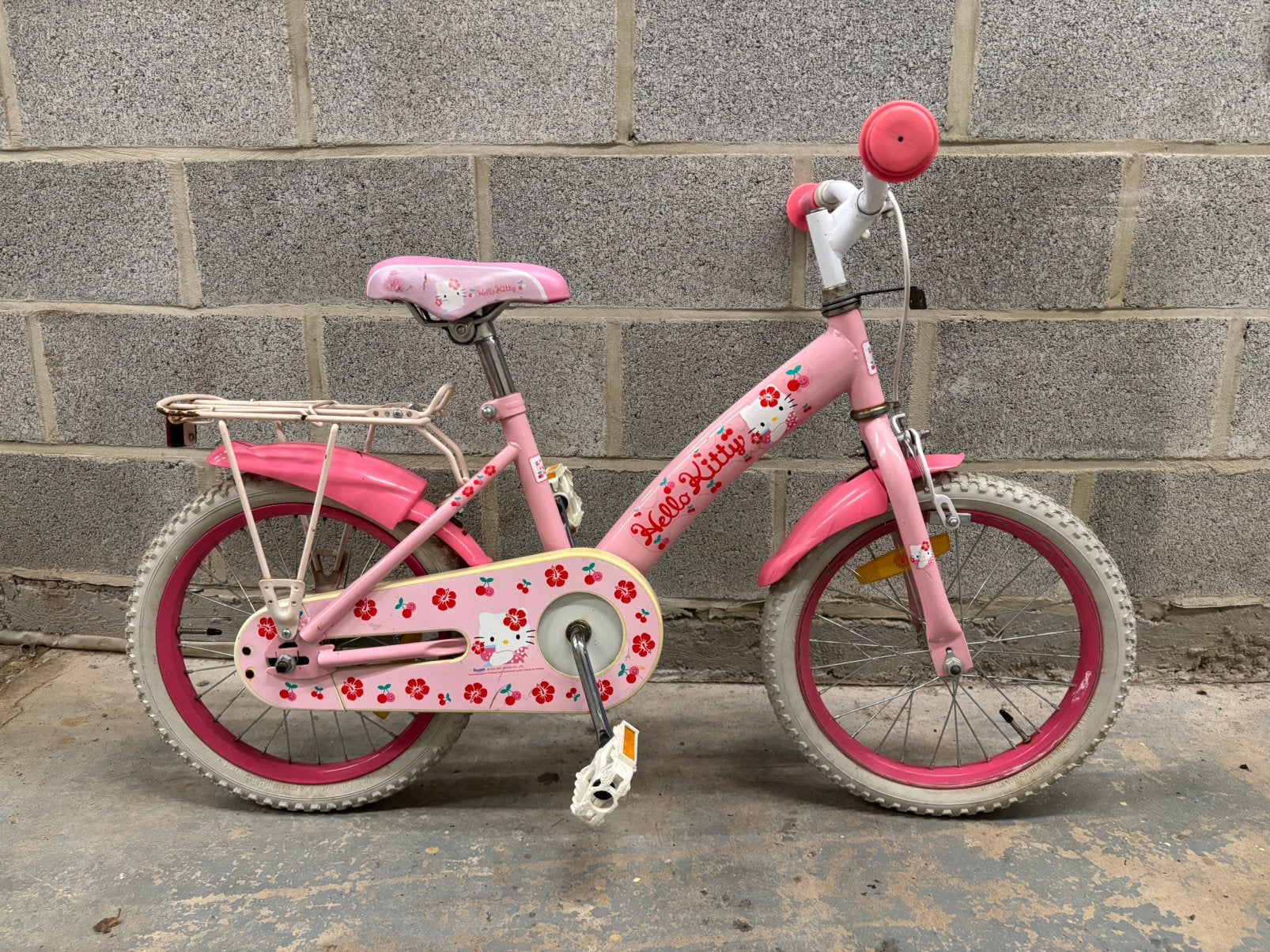 Vélo fille Hello Kitty – 16 pouces, Fietsen en Brommers, Ophalen, Gebruikt, Velgrem, 16 inch