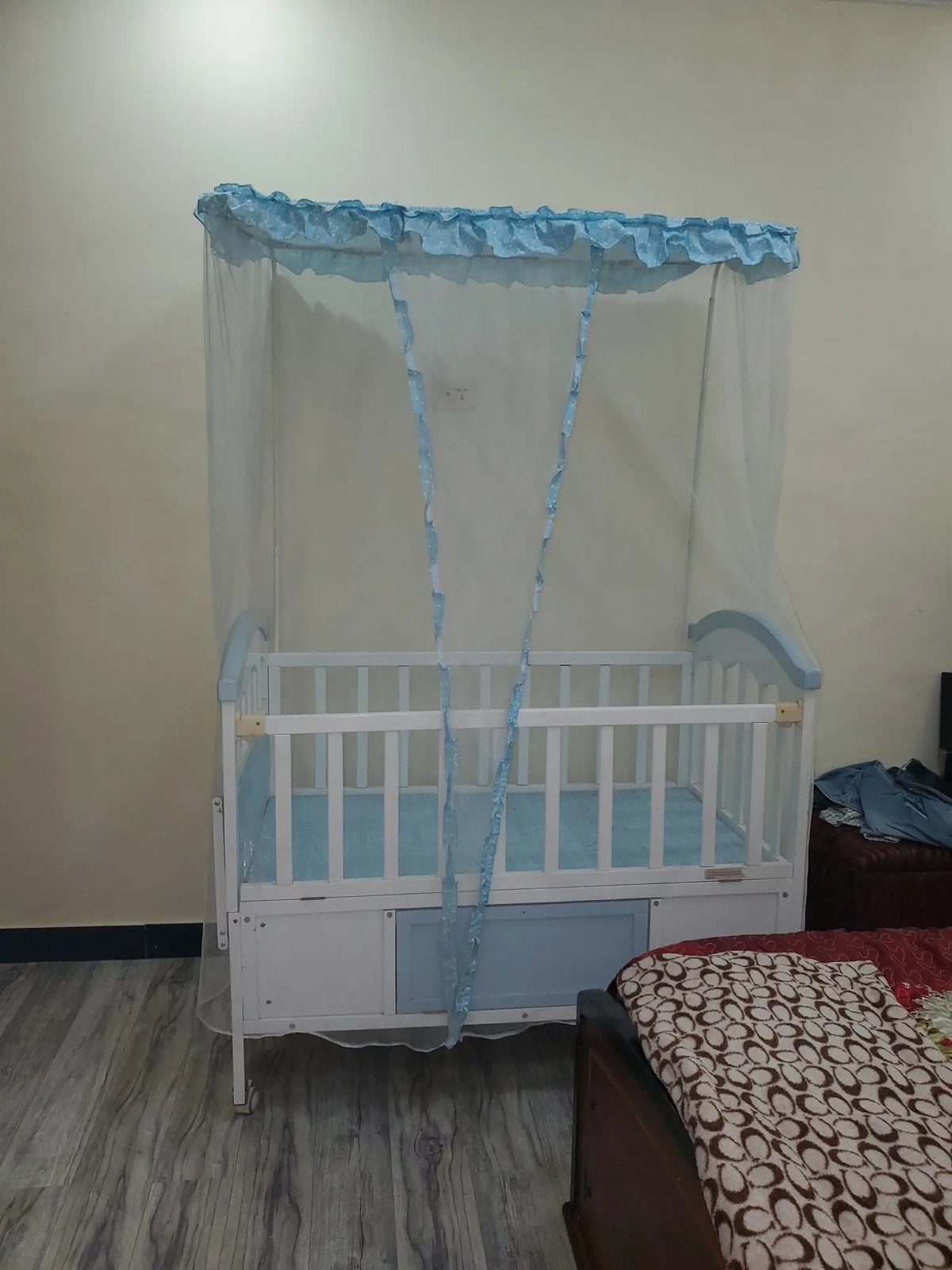 GLOEDNIEUW!  Roze/Wit Babybed + Verschoonfunctie, Ophalen, Zo goed als nieuw