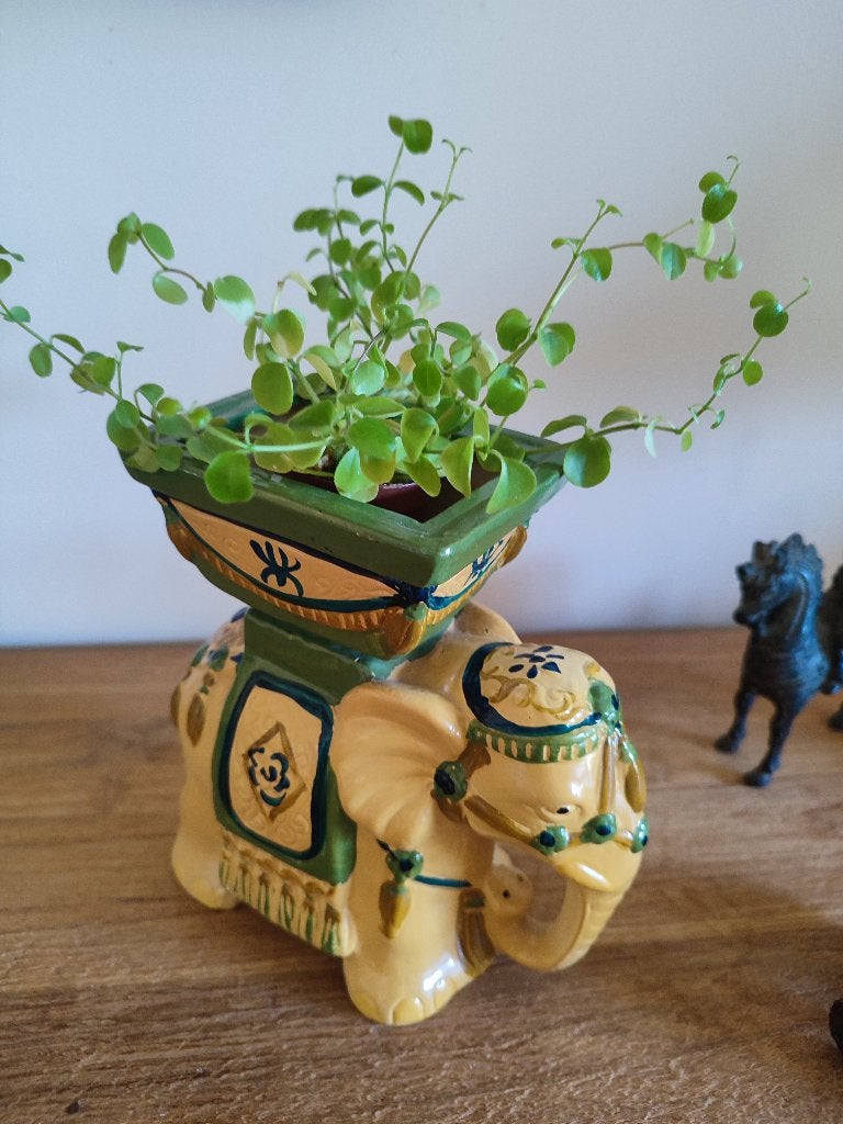 Asie: éléphant, superbe petit cache-pot fait main. Années 50, Antiquités & Art, Art | Art non-occidental, 19 cm, Sculpture, Enlèvement ou Envoi