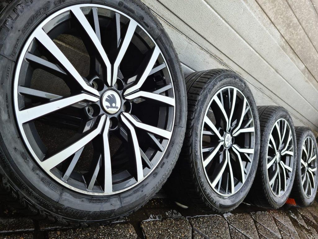 Orig. 17 inch Skoda Ocatvia Jetti SuperB velgen zomerbanden, Auto-onderdelen, Banden en Velgen, Gebruikt, -, -, Banden en Velgen