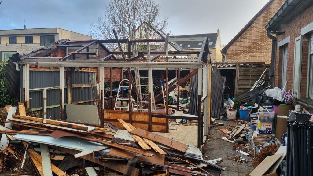 Bois à donner suite à une destruction d un cabanon