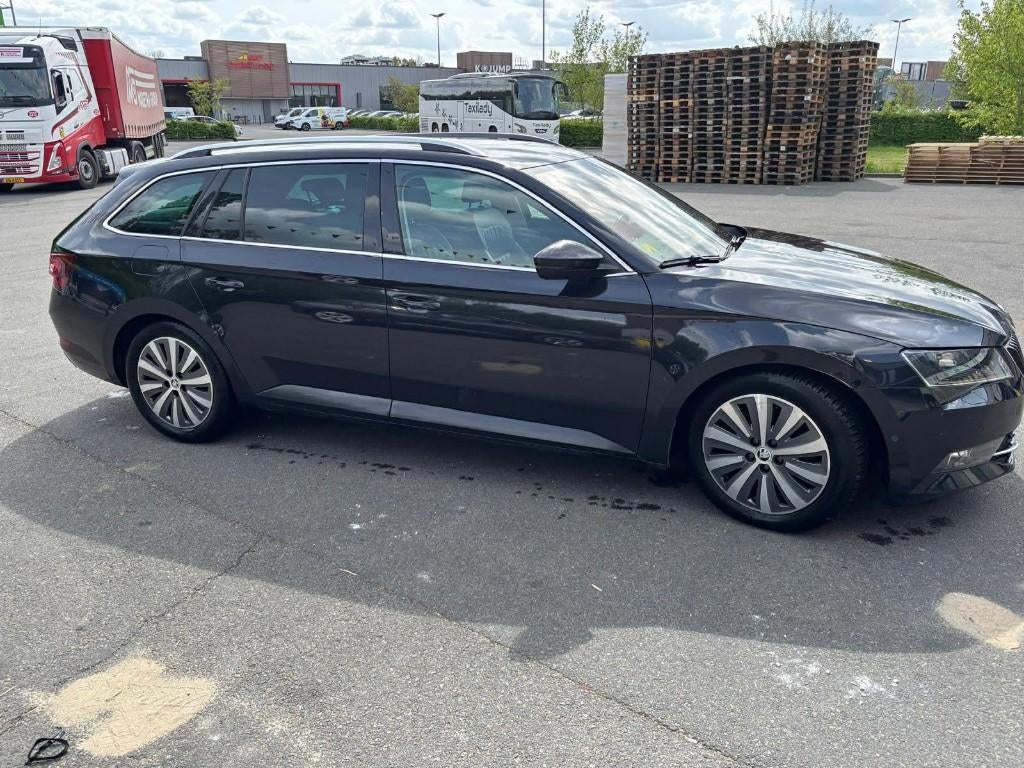Skoda superb, Autos, Skoda, Cuir, Achat, Euro 6, Entretenue par le concessionnaire