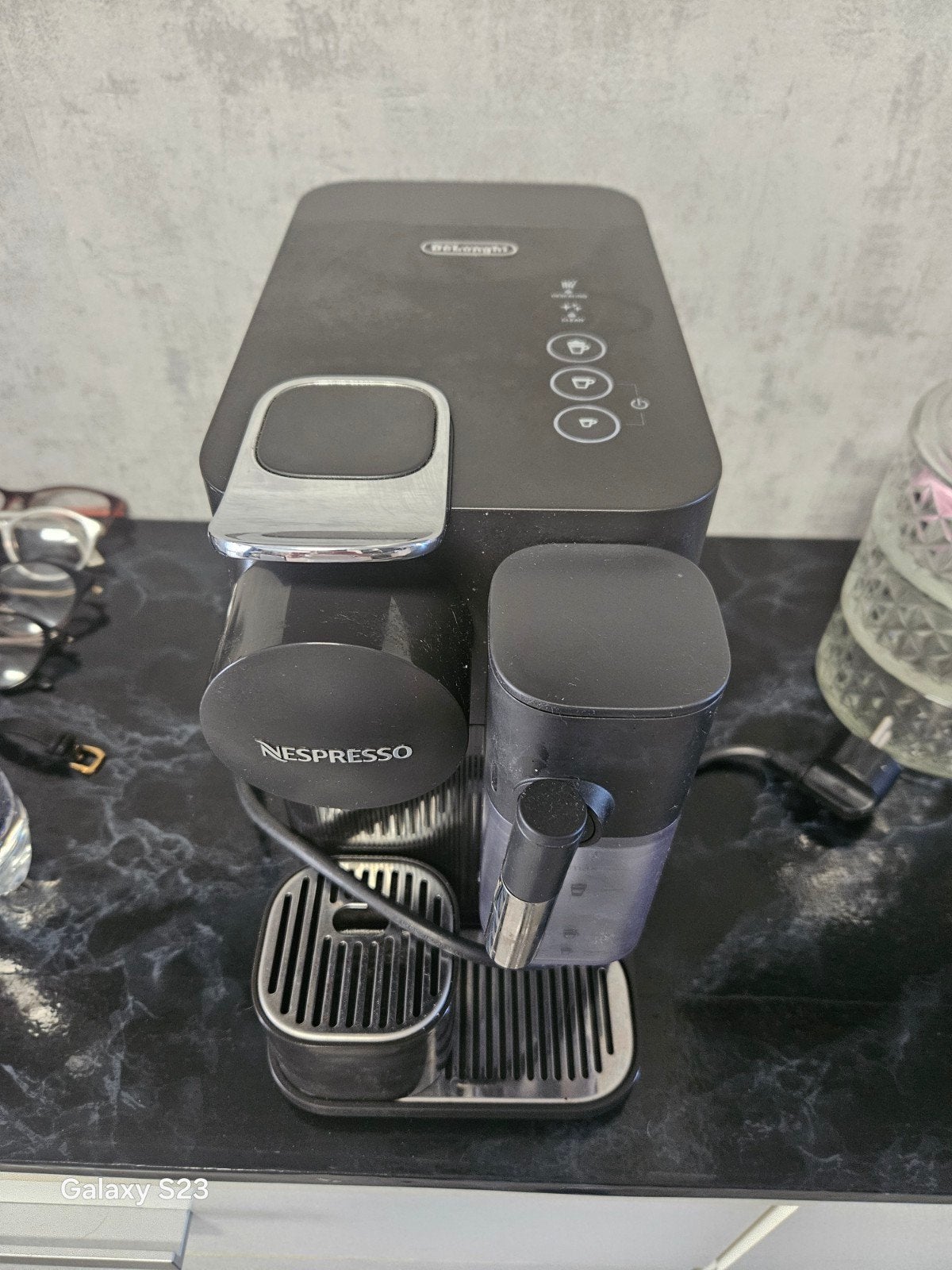 nespresso lattissima one, Koffiepads en cups, Gebruikt, Espresso apparaat, 4 tot 10 kopjes
