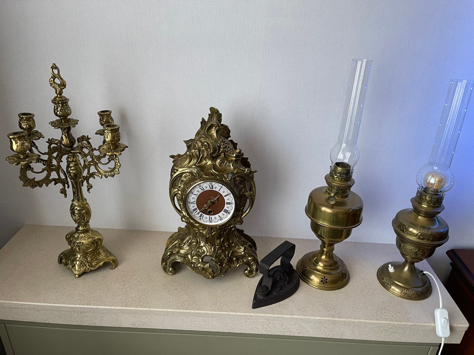 Bronzen kandelaar/ klok/ olielamp/lamp/oud strijkijzer, Antiek en Kunst, Ophalen