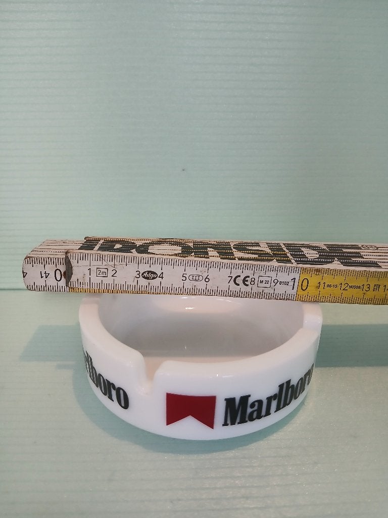 Leuke kleine witte MARLBORO asbak in perfecte staat, Ophalen of Verzenden, Zo goed als nieuw, Asbak