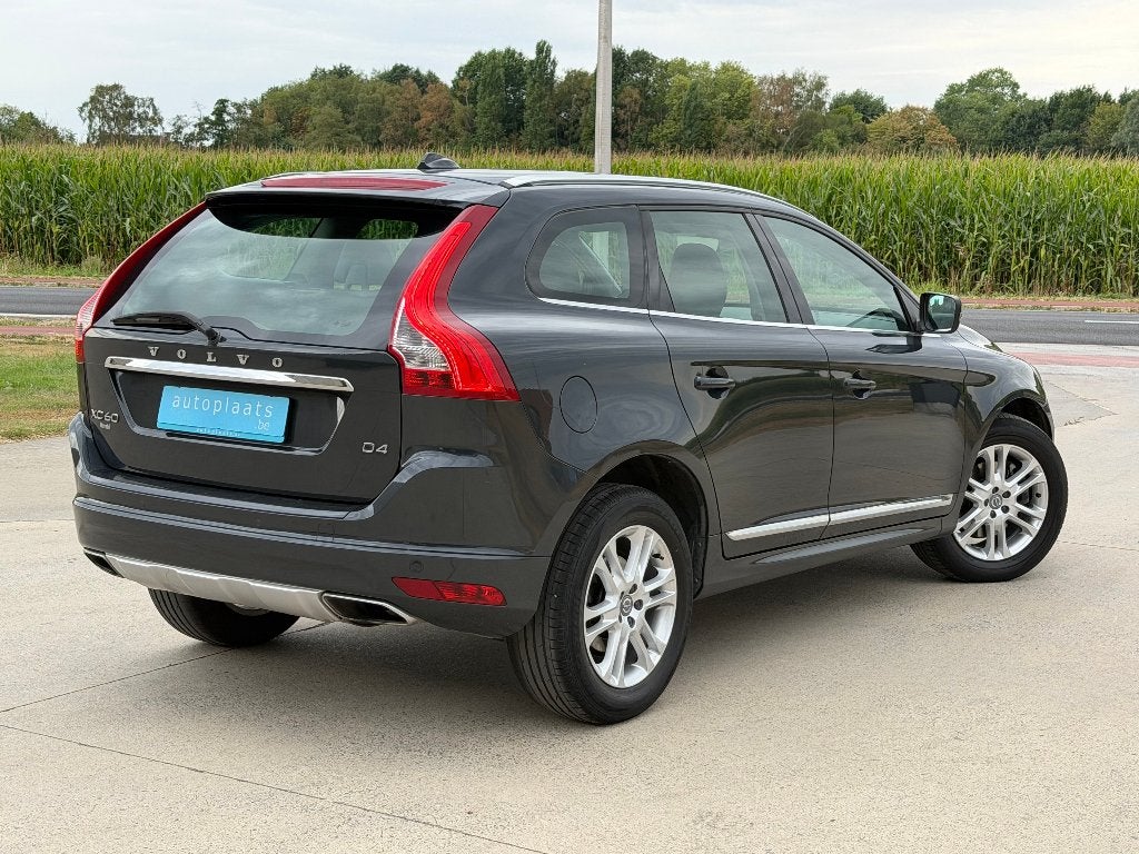 VOLVO XC60 2015 144000km Navi Parkeersensor Eerste eigenaar, Auto's, Volvo, 1969 cc, Leder, Bedrijf, 5 deurs