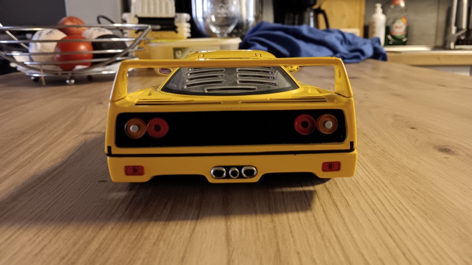 Ferrari F40, Hobby en Vrije tijd, Modelauto's | 1:18, Ophalen of Verzenden, Zo goed als nieuw, Auto, Hot Wheels