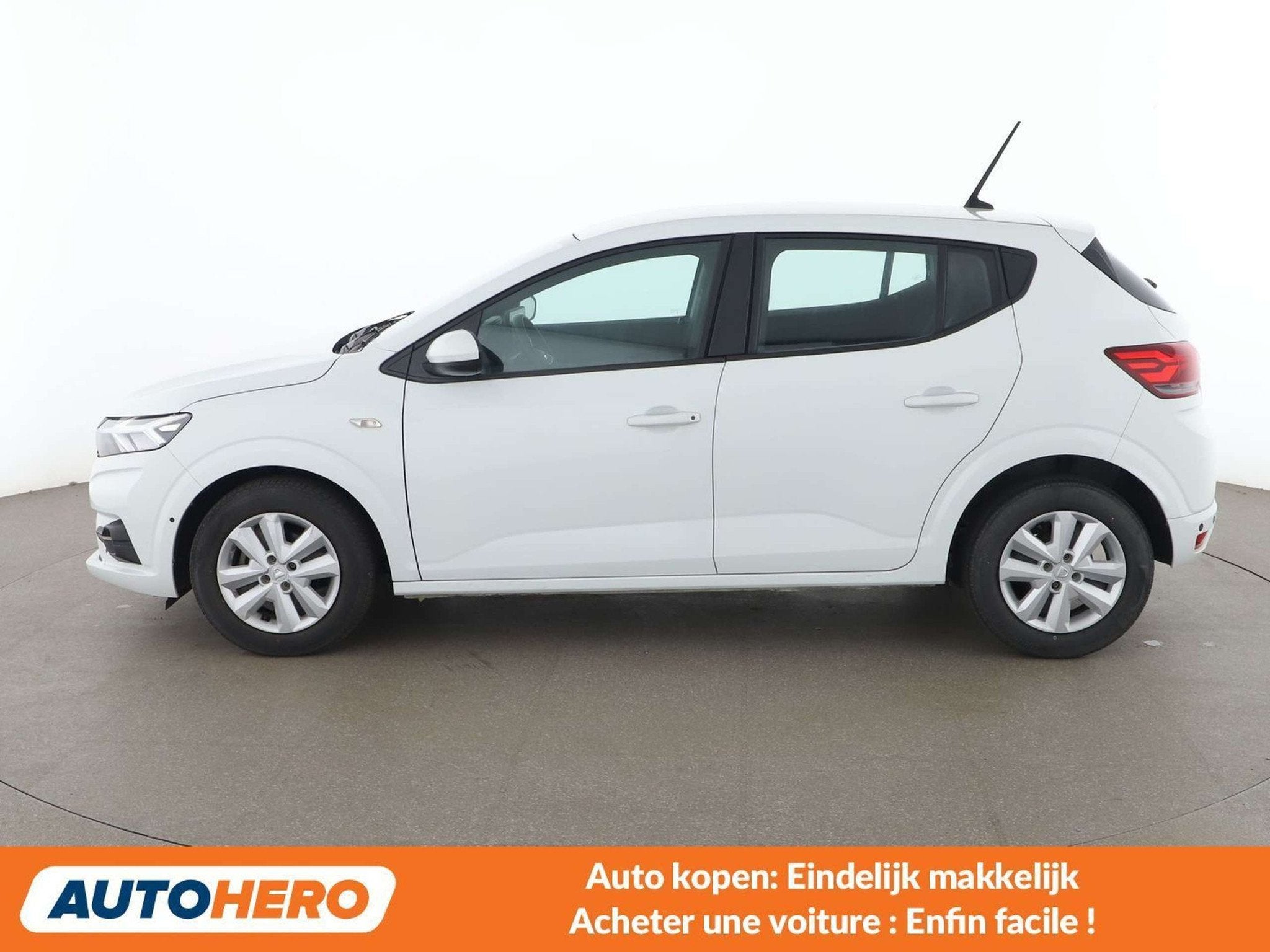 Dacia Sandero 1.0 SCe Comfort (bj 2022), Auto's, Stof, Gebruikt, Overige brandstoffen, Wit