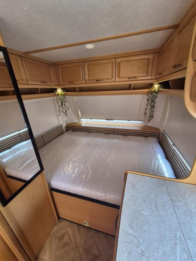 ✅☀☀Te huur caravan 4 personen☀☀✅, Caravans en Kamperen, Caravans, Vast bed, Rondzit, Bedrijf, Schokbreker