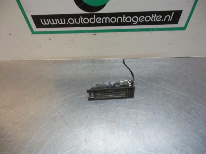 Eclairage immatriculation d'un Opel Corsa (Corsa C 00-), -, Opel, Utilisé, -