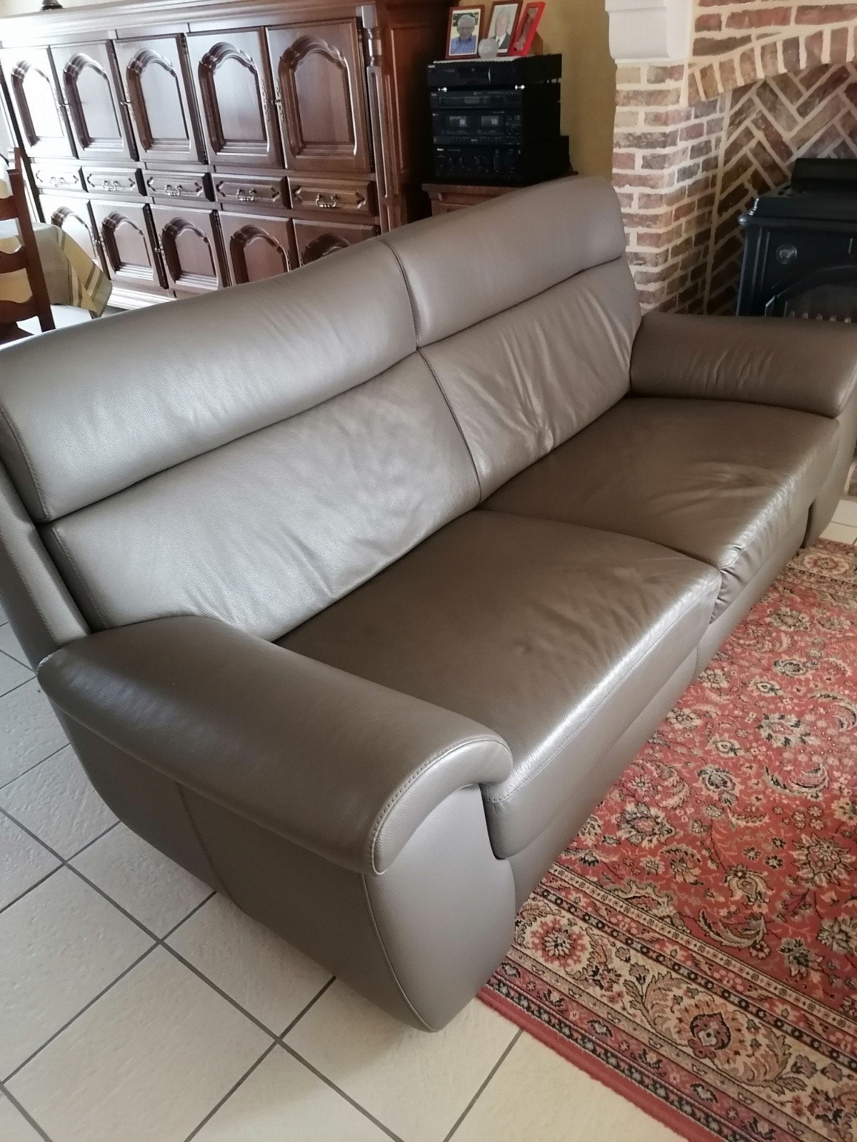 lederen zetels in taupe kleur., Huis en Inrichting, Ophalen, Driepersoons, Leer, Zo goed als nieuw