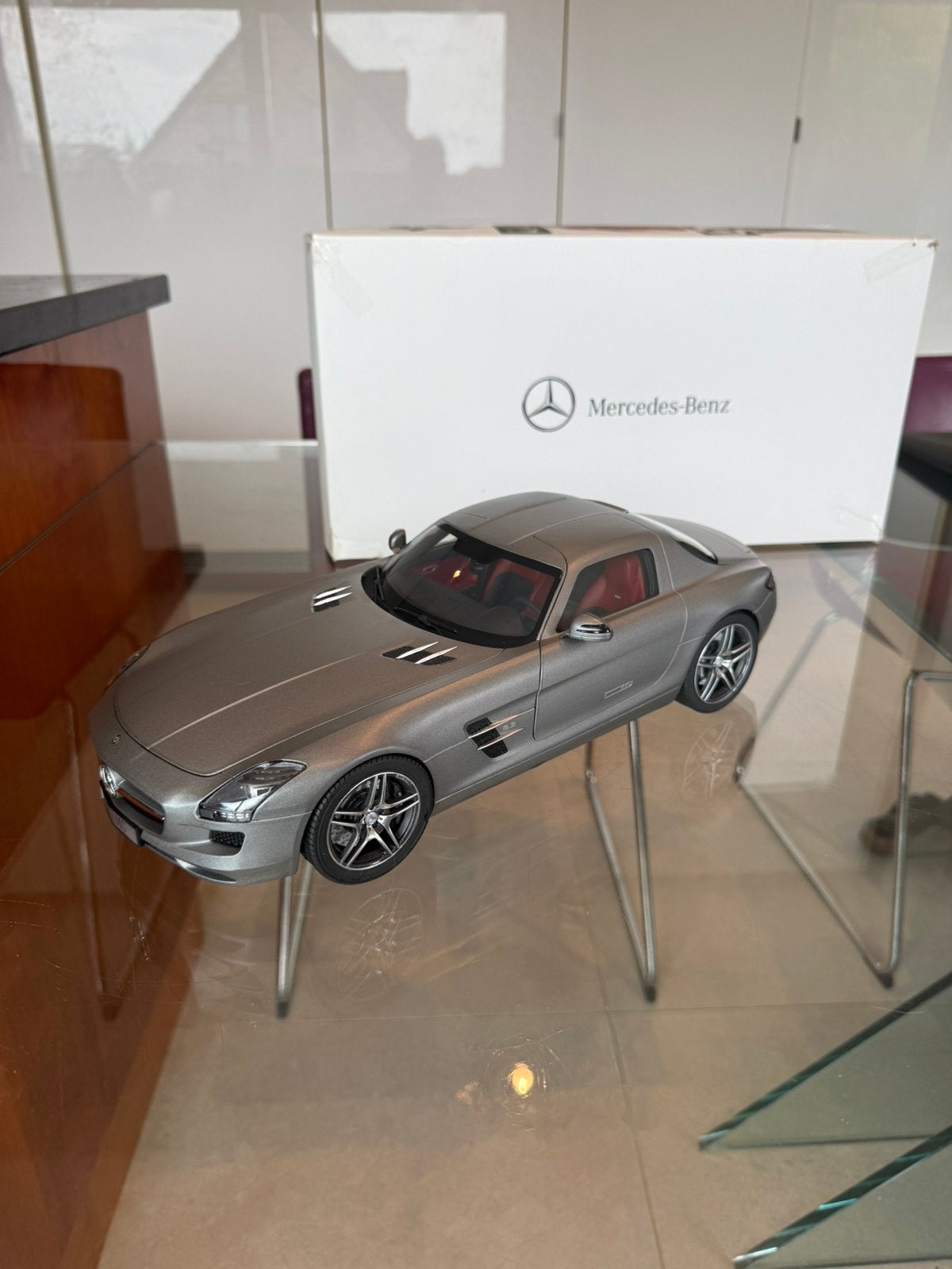 Mercedes-Benz SLS AMG Coupé op schaal 1:12 Minichamps, Hobby en Vrije tijd, Modelauto's | 1:18, Ophalen of Verzenden, Zo goed als nieuw