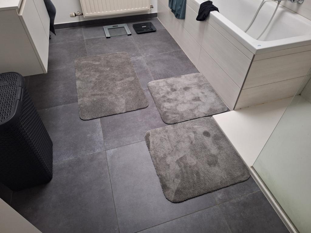 3 nieuwe badkamermatten, nieuwprijs €75, Huis en Inrichting, Ophalen, Nieuw, Grijs